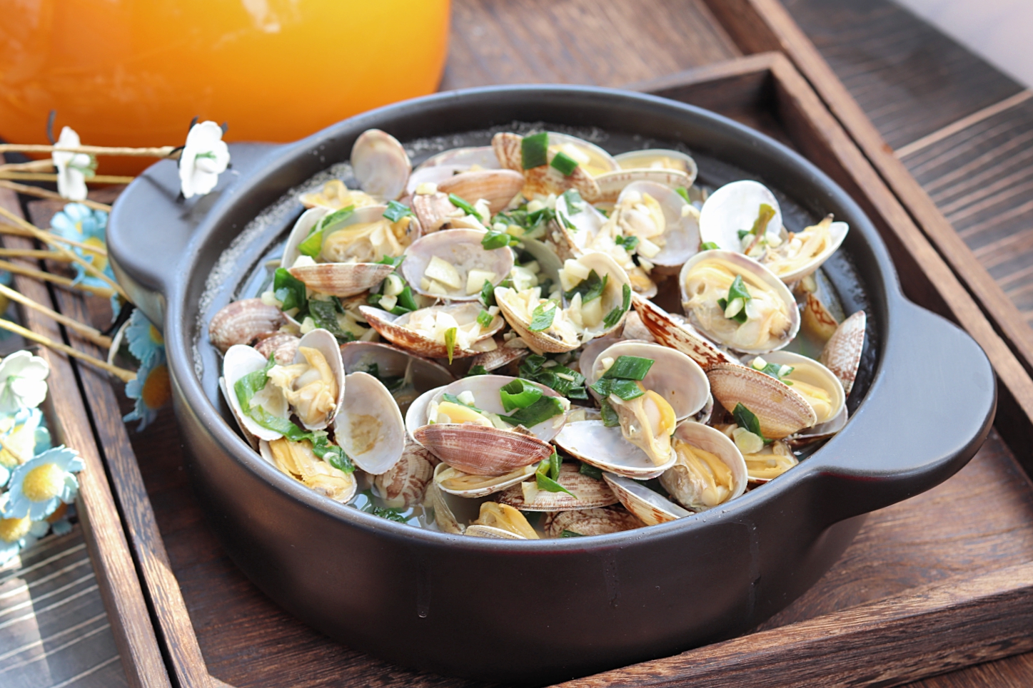 自制蒜蓉粉丝花甲煲,味道鲜美,制作简单,比外面买的还好吃