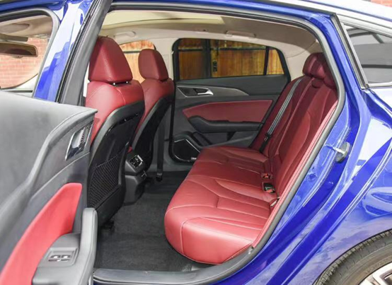 15万预算选轿车还是SUV？两款自主车型告诉你答案！