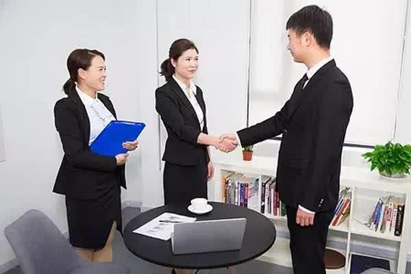 这三种情商高的领导，员工要用心追随，配合好领导能尽快升职加薪