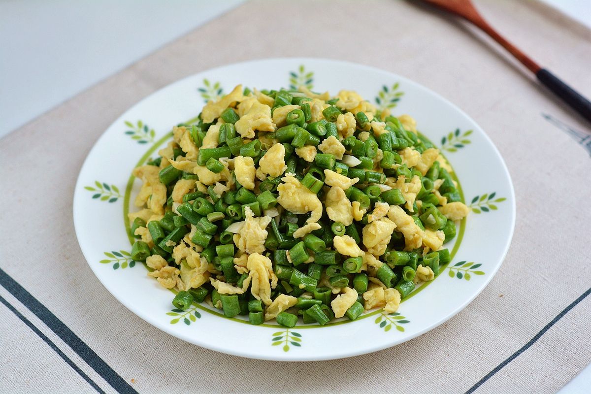 鸡蛋炒豇豆:素雅清新,做法简单,清爽下饭菜__财经头条
