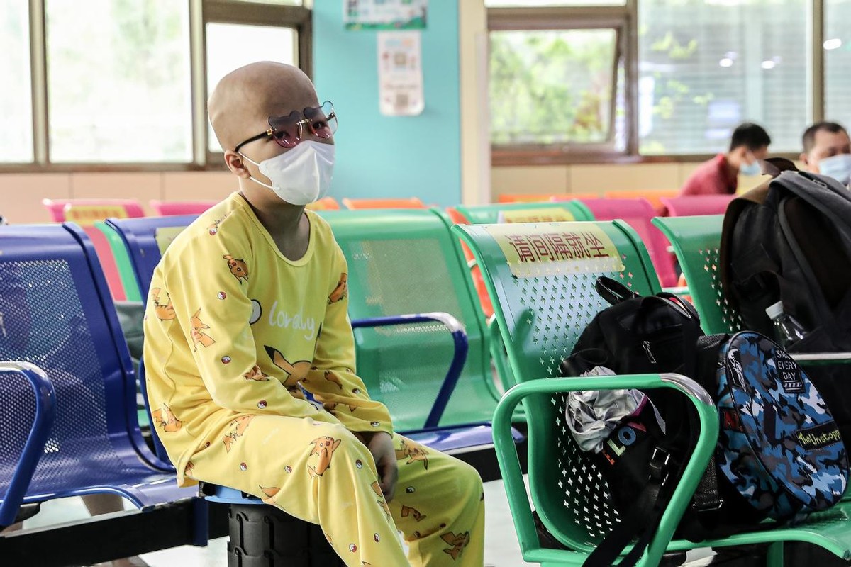 江西一女孩出生后依靠输血续命,如今已输血11年,她仍