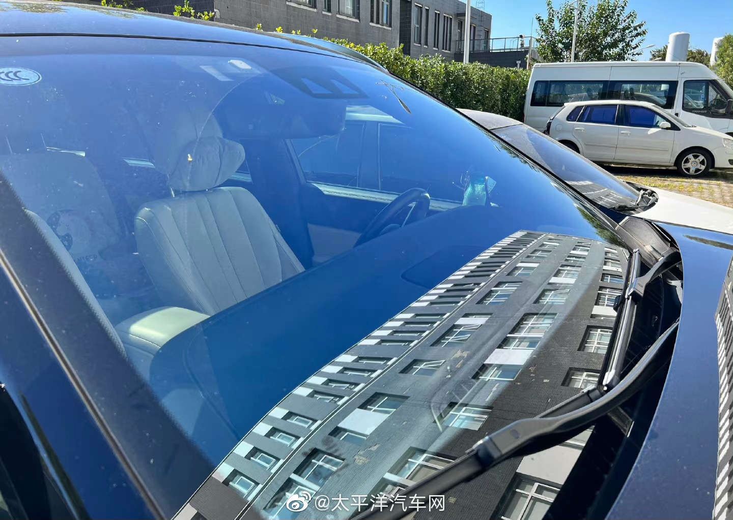 网友提问:理想one的前挡风玻璃崩了一下……-新浪汽车