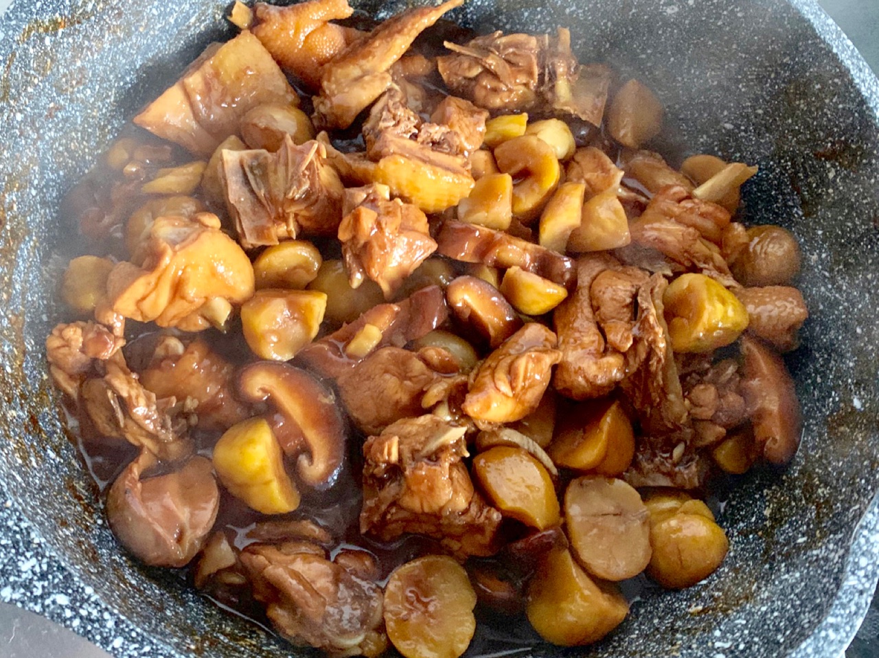 又到了吃板栗的季节试一试跟鸡肉一起烧香糯美味