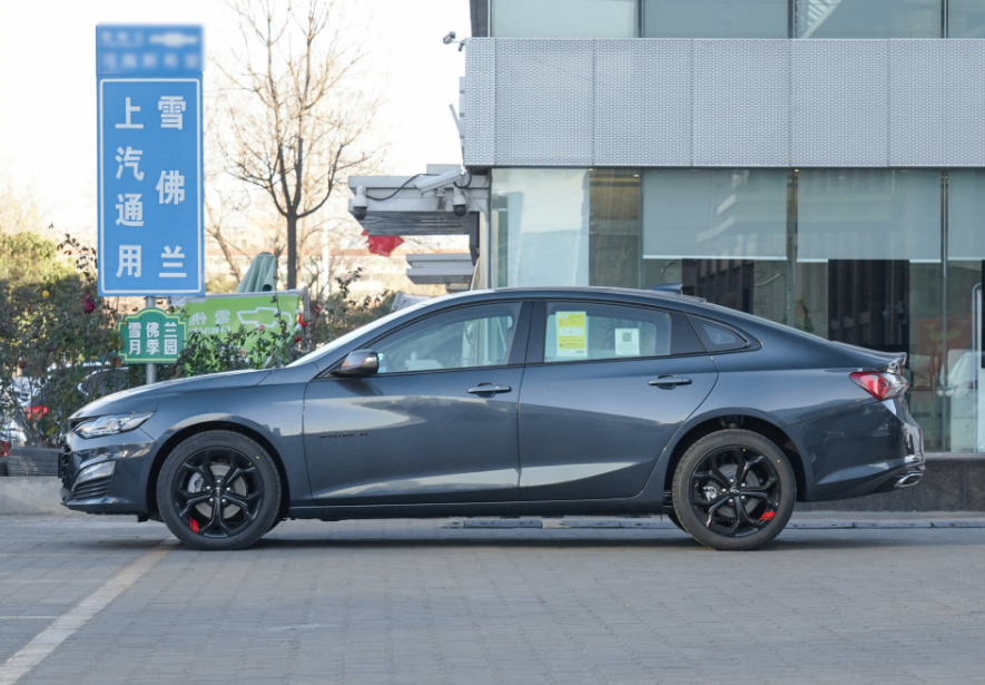 美系中型车对决：别克君威GS对比雪佛兰迈锐宝XL