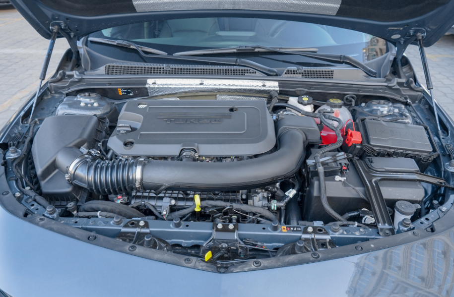 美系中型车对决：别克君威GS对比雪佛兰迈锐宝XL