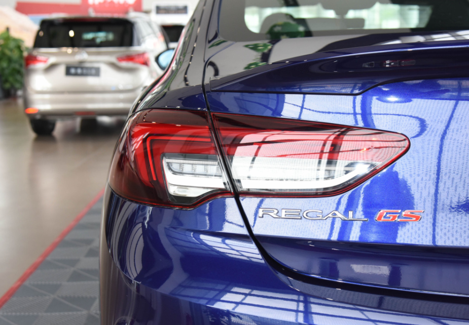 美系中型车对决：别克君威GS对比雪佛兰迈锐宝XL