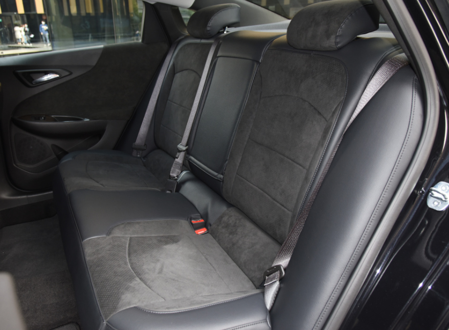 美系中型车对决：别克君威GS对比雪佛兰迈锐宝XL