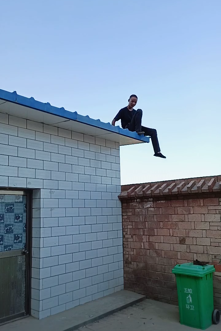 村里的第一个女研究生，不敢离开家乡休闲区蓝鸢梦想 - Www.slyday.coM