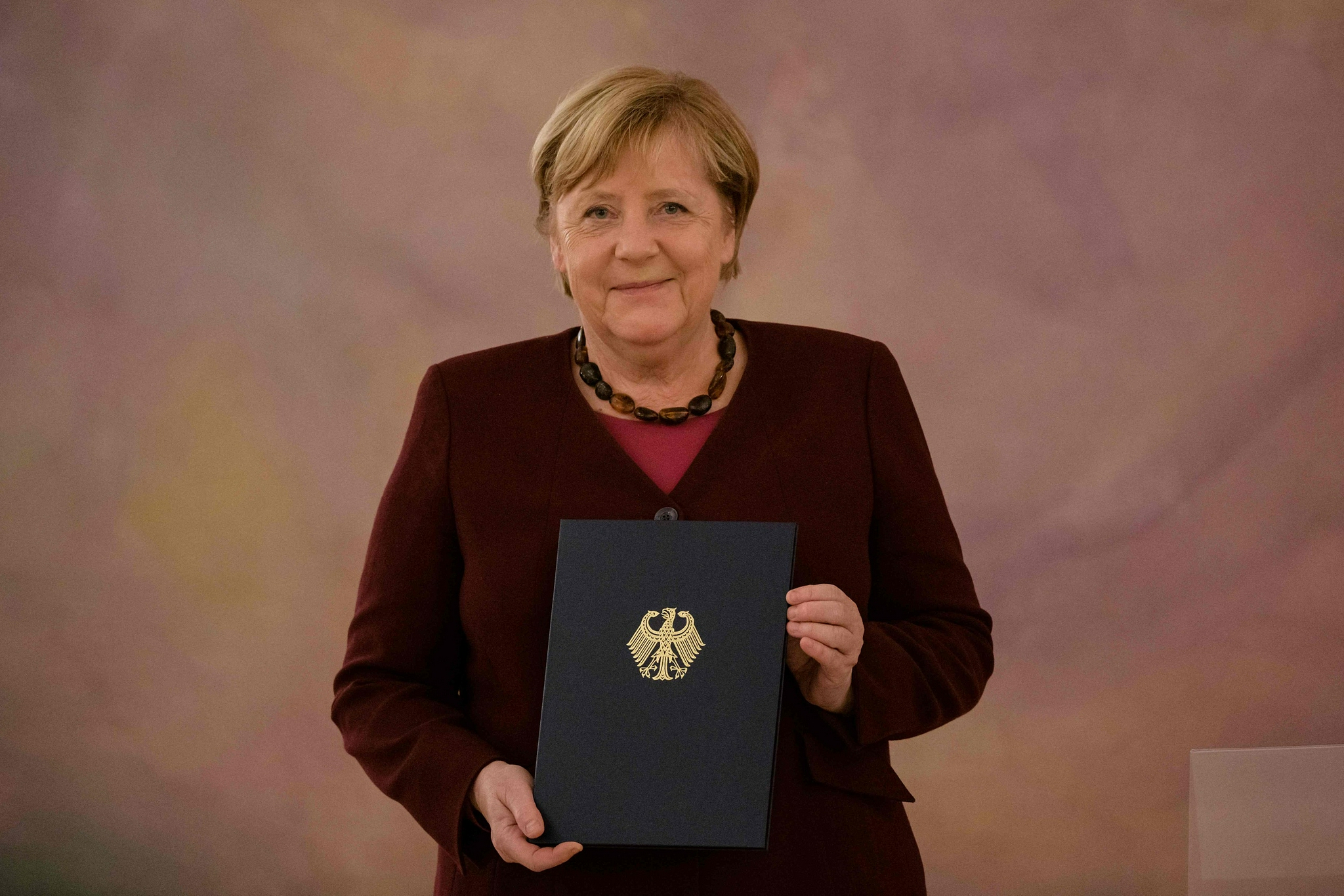 默克尔正式卸任德国总理,外交部表态|默克尔|德国总理|外交部_新浪新