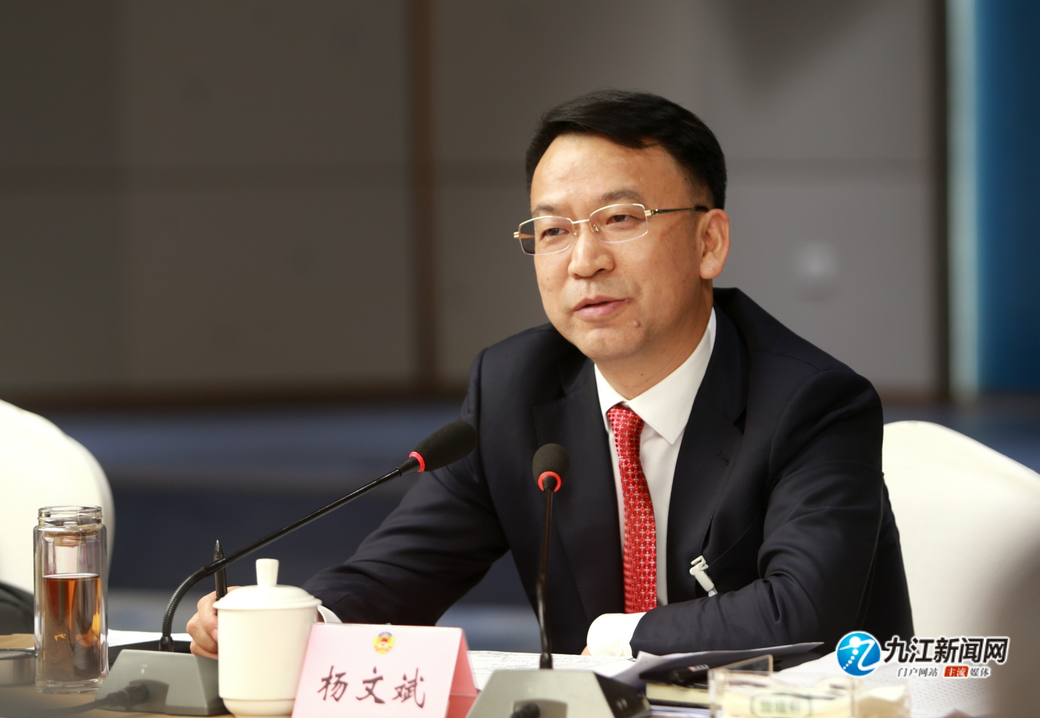 杨文斌参加市政协联组讨论