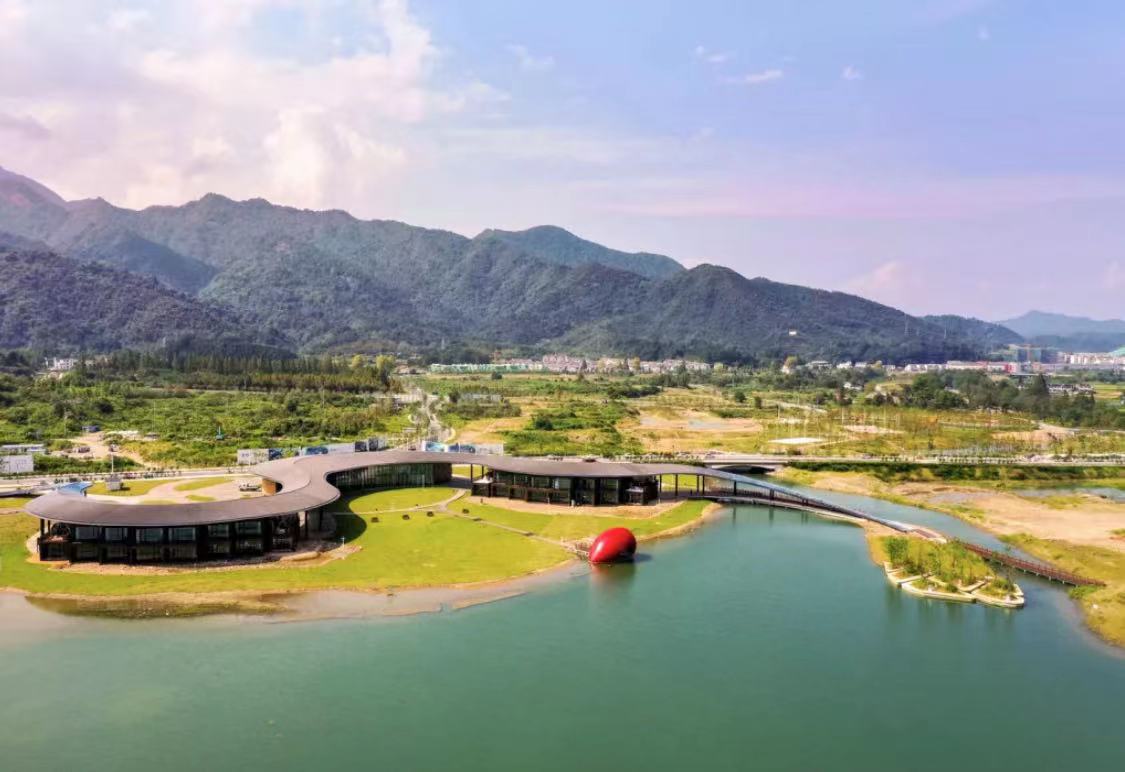 黄山旅游添新地标东黄山国际小镇首个文旅街区开街