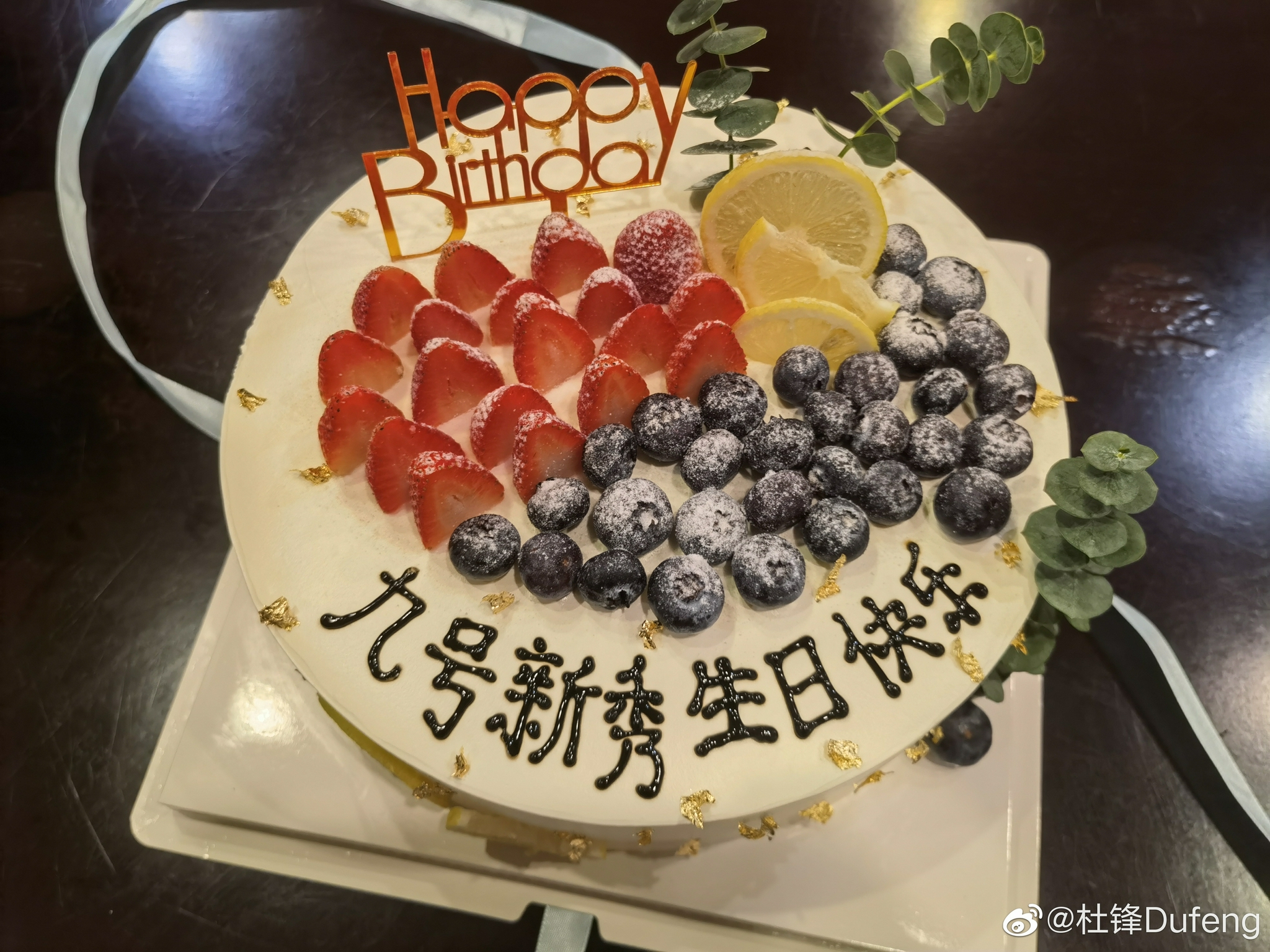 广东男篮为易建联庆34岁生日网友道破天机没人敢拍蛋糕