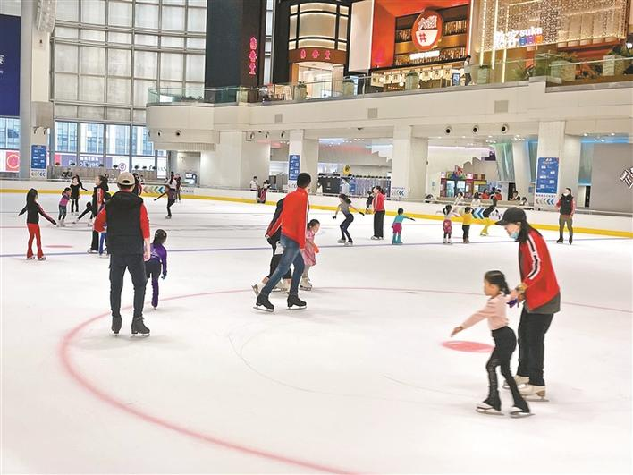 北京冬奥临近 掀起全民冰雪运动的巨大浪潮 深圳室内冰雪项目火爆休闲区蓝鸢梦想 - Www.slyday.coM