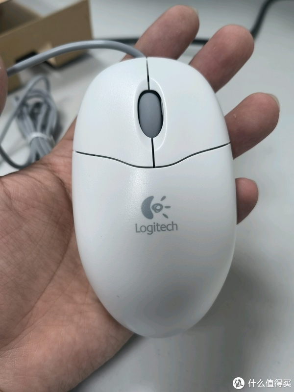 拆箱一个罗技滚轮鼠标