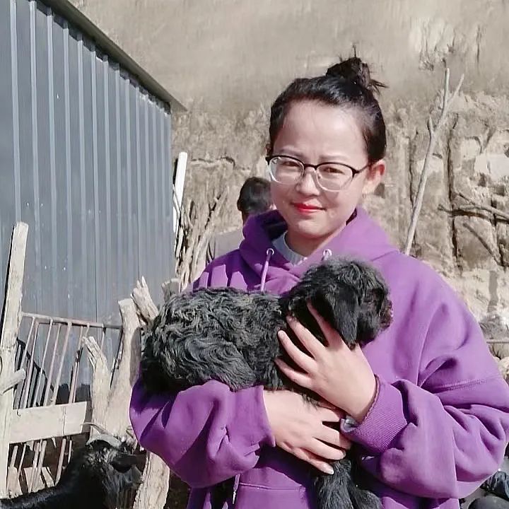 村里的第一个女研究生，不敢离开家乡休闲区蓝鸢梦想 - Www.slyday.coM