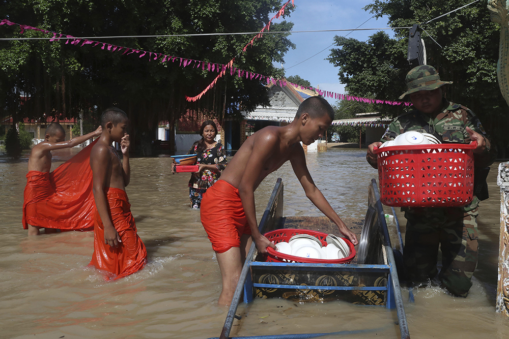 当地时间2021年10月26日，柬埔寨金边，金边郊区遭遇暴雨和洪水侵袭。
