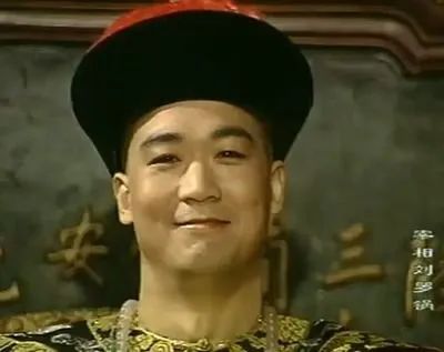 虽然《宰相刘罗锅》是内地第一部戏说历史的电视剧,但之前大火的