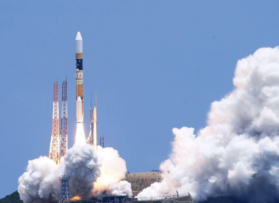 日媒：为监控中俄“高深音速导弹”，日本打算构筑“卫星星座”，还要与美国相助