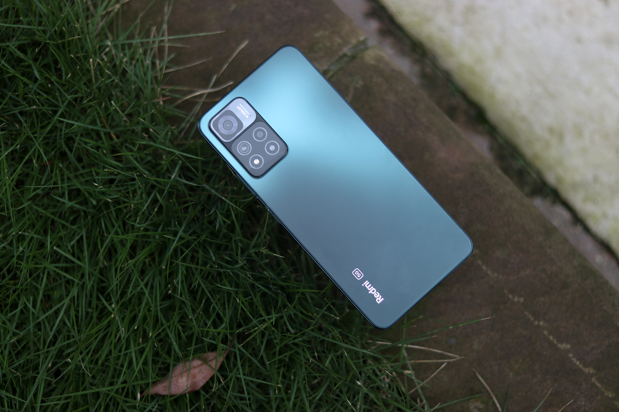 redmi note 11系列的外观不像中端手机!王一博定制款相当炫酷