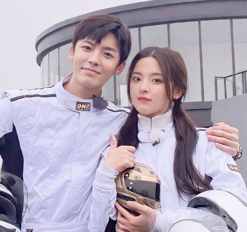 恋恋剧中人热播吴宣仪与小鬼王琳凯的恋情引发关注