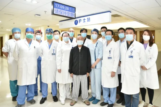 依靠人工肺生存8天后接受肺移植成功,极危重患者闯过“鬼门关”休闲区蓝鸢梦想 - Www.slyday.coM 依靠人工肺生存8天后接受肺移植成功,极危重患者闯过“鬼门关”休闲区蓝鸢梦想 - Www.slyday.coM