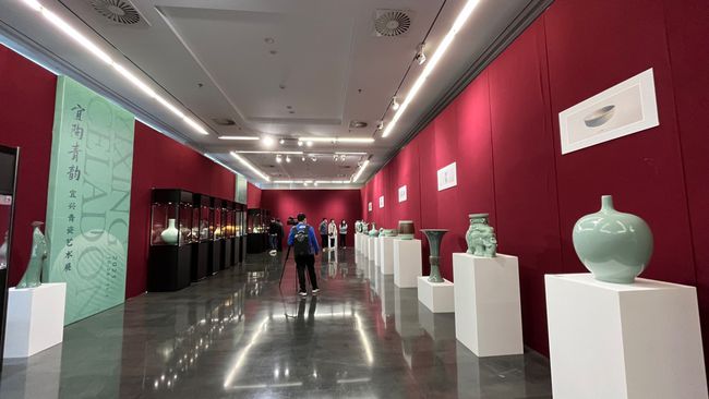宜陶青韵宜兴青瓷艺术展在北京人美美术馆开幕