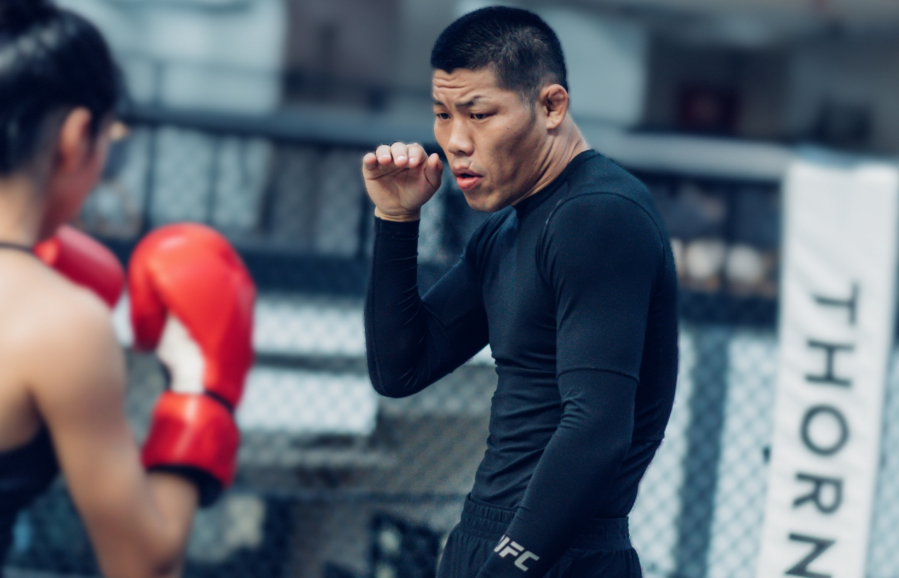 宣战李景亮晒肌肉照眼神太狠对手6块腹肌明显不好对付