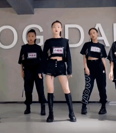 小戏骨陶奕希上高中啦运动会秀独舞校方赞其十四五岁倾国倾城