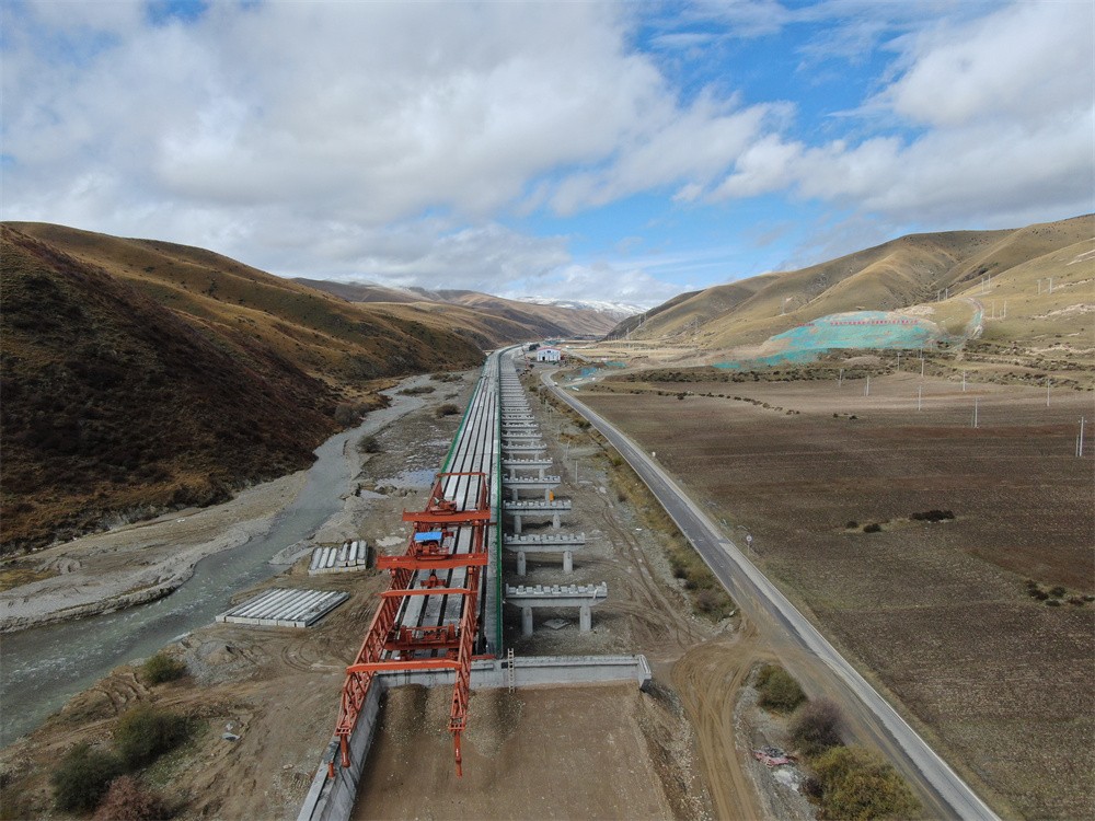 久马高速首座特大桥半幅贯通|高速公路_新浪新闻