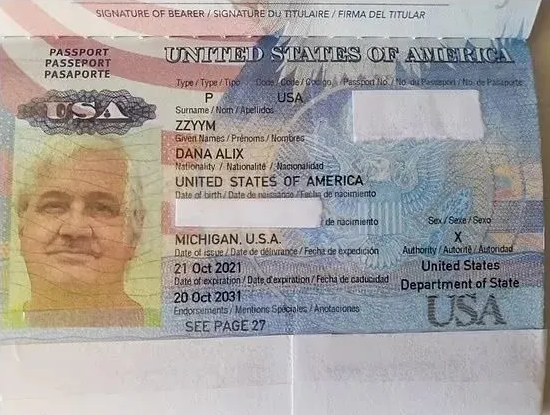 未界定男性或女性美国发放第一本x性别护照