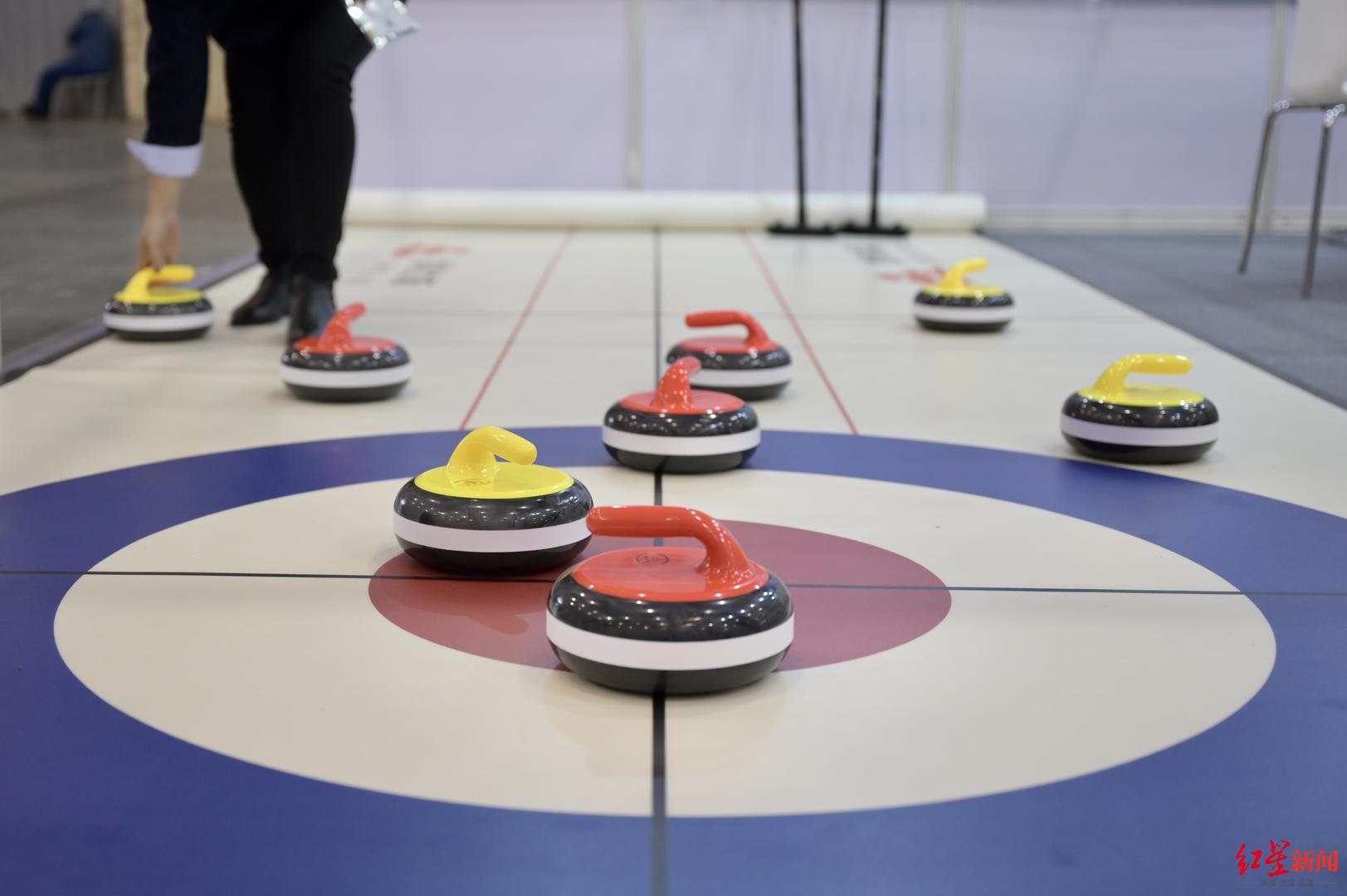 没有冰的冰壶你见过吗?旱地冰壶自带滚轮适合校园推广