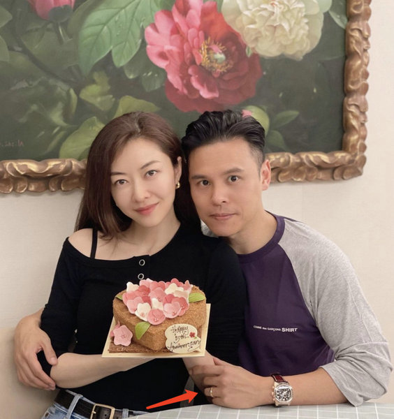 郭可颂晒与熊黛林合影庆结婚纪念日两人恩爱依偎超甜蜜