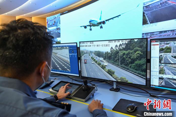 广州机场高速收费站完成智慧化升级改造 陈骥旻 摄