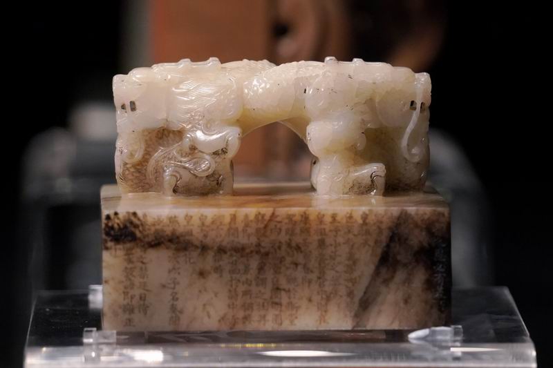 清乾隆帝御宝交龙钮白"纪恩堂"玉玺