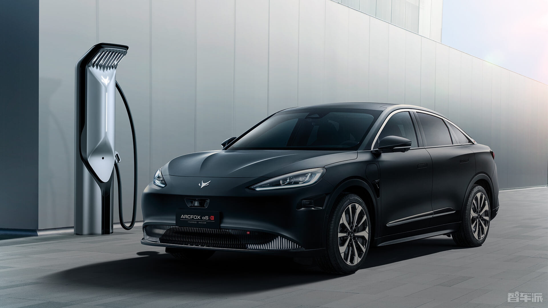 极狐阿尔法s华为hi版将于11月小批量产交付-新浪汽车