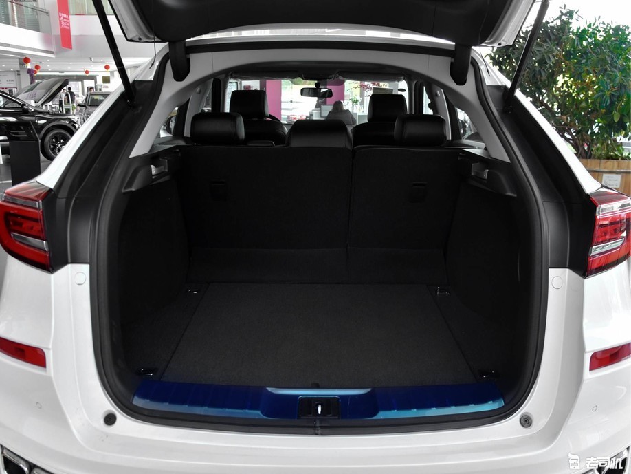 储物空间深得国人之心 小哥带你一起看本田冠道