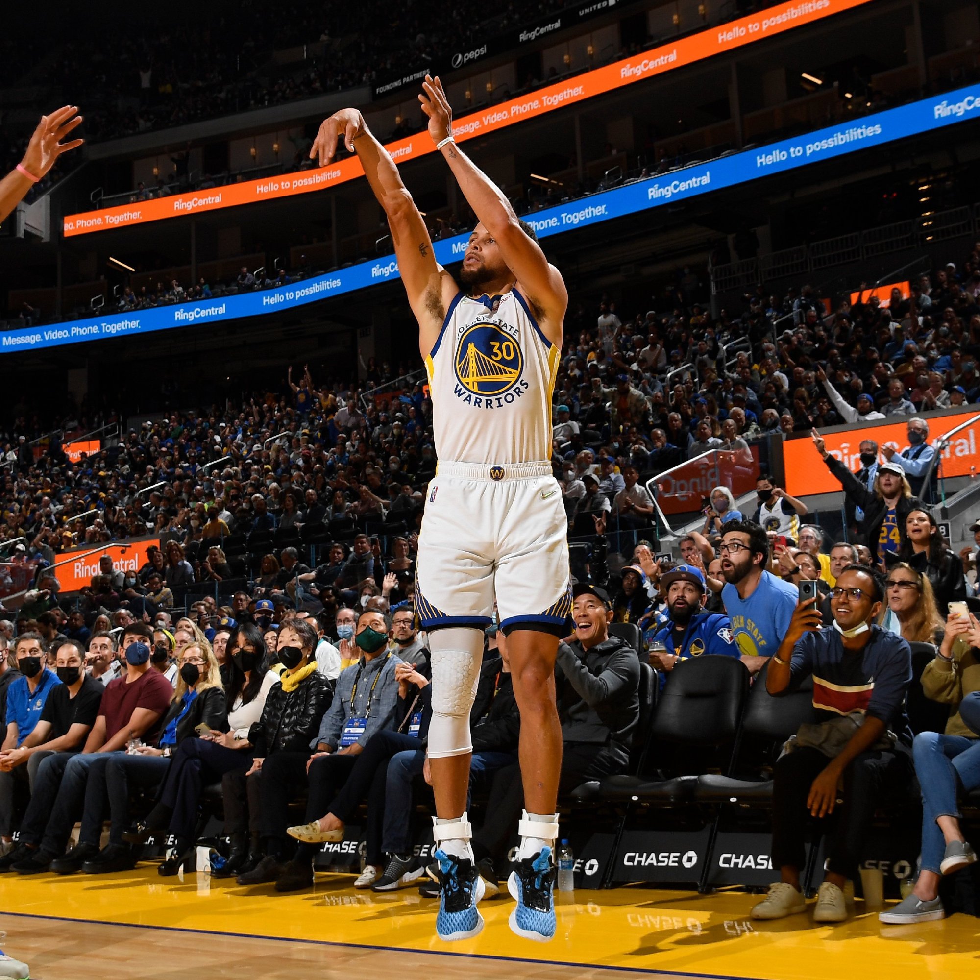 库里空砍36分7篮板8助攻,勇士4连胜告终!