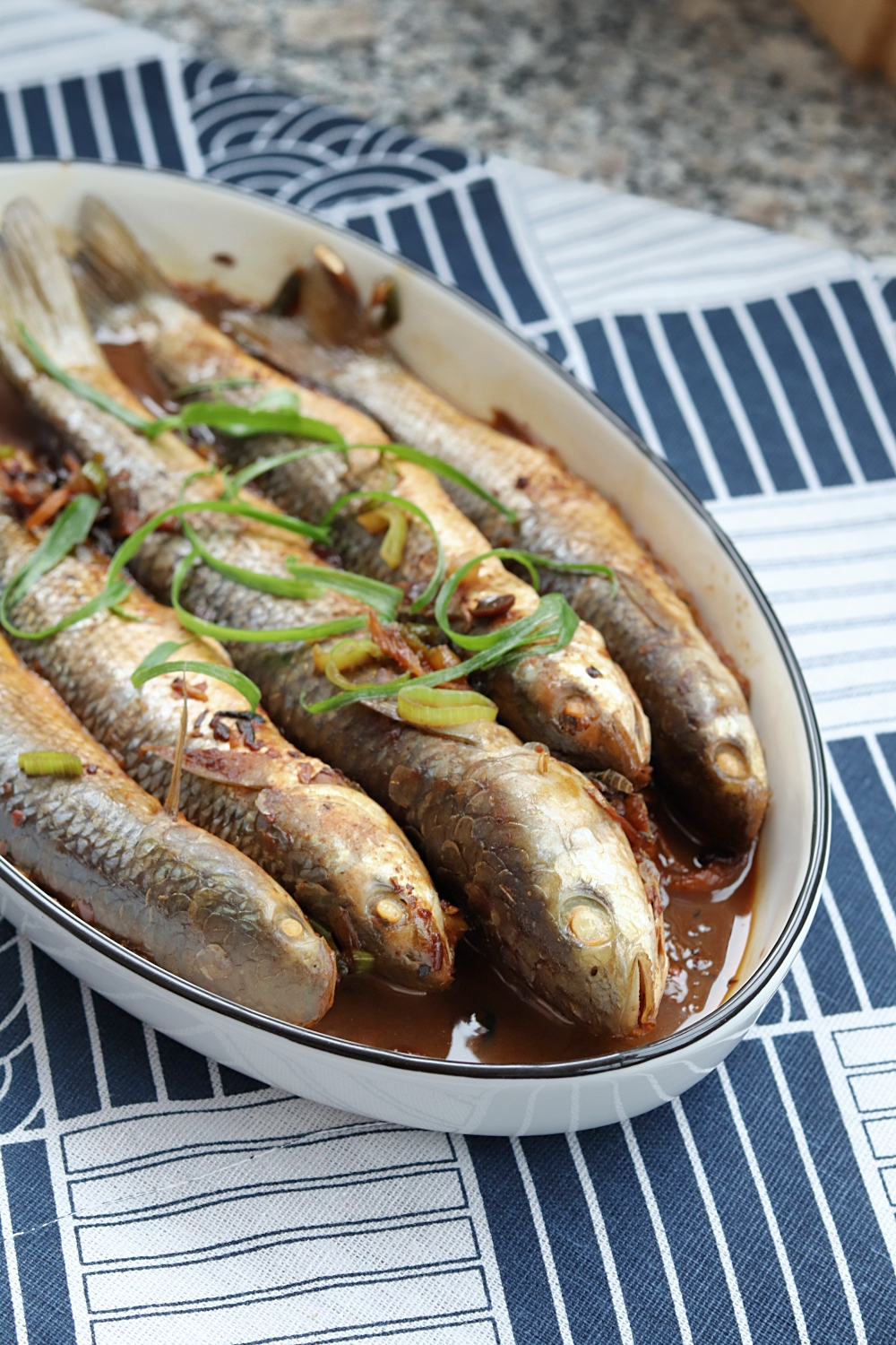 家常酱焖梭鱼酱香味道浓郁鱼肉鲜美下饭又解馋