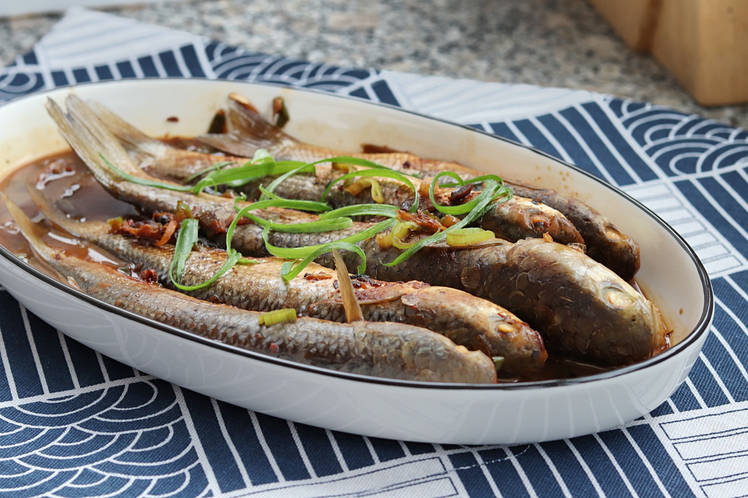 家常酱焖梭鱼酱香味道浓郁鱼肉鲜美下饭又解馋