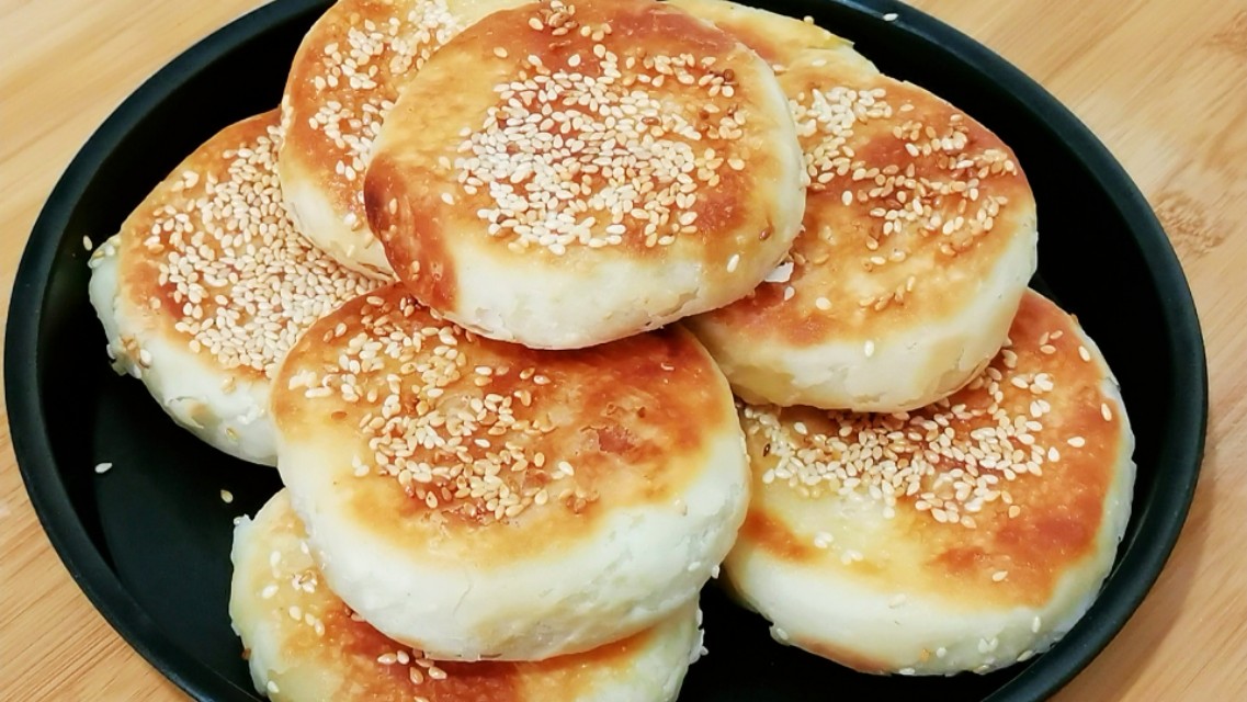 芝麻酥饼在家简单做外酥里软又香甜不用烤箱也可以酥得掉渣
