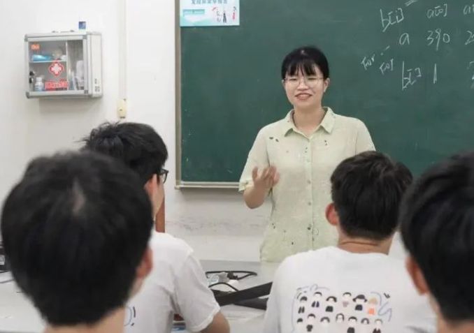 杭州一女学霸9门满分保研清华,打破专业纪录,这成绩真是太晃眼休闲区蓝鸢梦想 - Www.slyday.coM