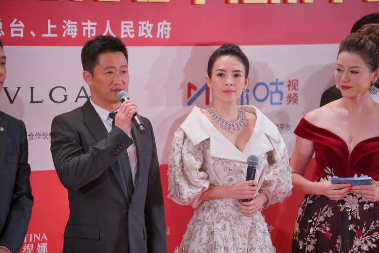 吴京太皮揪章子怡的小辫两人已经三搭