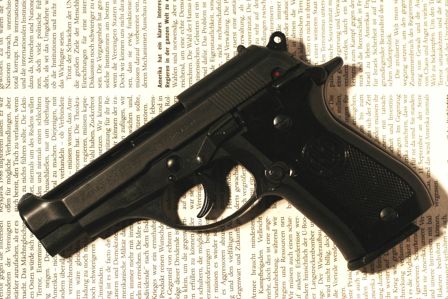 女性警务人员与公司女性主管防身自卫专用枪:伯莱塔m84手枪|女性|警务