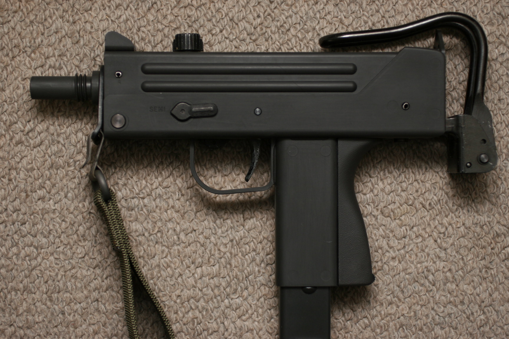 紧凑的小型冲锋枪英格拉姆m11冲锋枪
