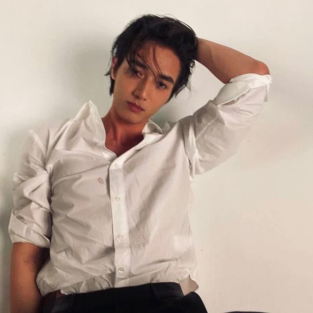 萧亚轩晒最新自拍还艾特男友黄皓又开始了秀恩爱模式