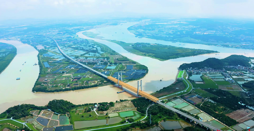 近海,会遭受海上恶劣天气和恶劣海况的干扰,而在浙赣粤大运河建成之后