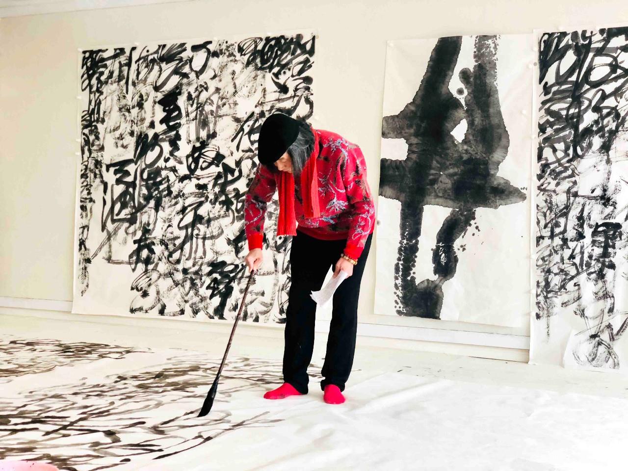 毫无意义,王冬龄展出乱书惹争议,本质上已经脱离书法|书法|王冬龄