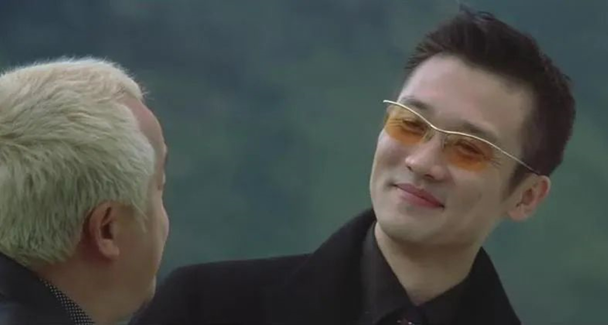 次年,黄志忠在陈道明的推荐下参演了电影《无间道3》,可谓是家庭事业