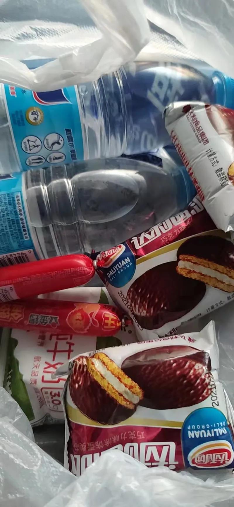 此刻，上海滞留游客正在撤离！有人4点起床，驱车1000公里，还要隔离14天……休闲区蓝鸢梦想 - Www.slyday.coM