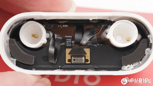 苹果airpods 3虽然外观与airpods pro方案较为相似,但内部结构上却有